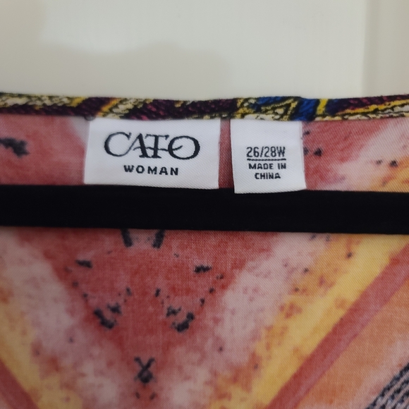 Colorful Geometric Patterned Top - Picture 9 of 15